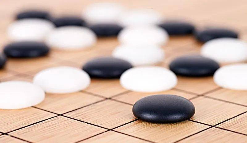 围棋黑白子算命(围棋黑白子各多少颗)-第1张图片-周易占卜网 - 免费算命_生辰八字算命_八字合婚姻