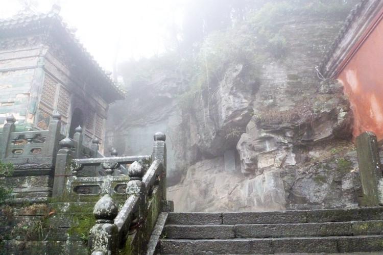 武当山南岩宫道士算命(武当山南岩宫供奉的谁-第1张图片-周易占卜网 - 免费算命_生辰八字算命_八字合婚姻