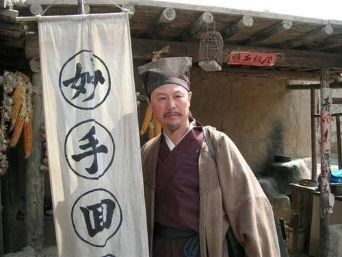 梦到女算命(梦到女算命给我说姻缘)-第1张图片-周易占卜网 - 免费算命_生辰八字算命_八字合婚姻
