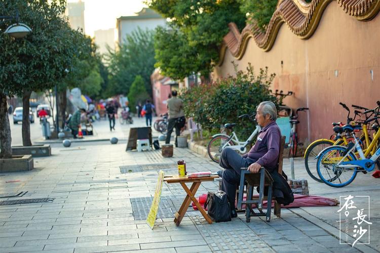 南昌算命一条街(南昌哪里有算命的)-第1张图片-周易占卜网 - 免费算命_生辰八字算命_八字合婚姻