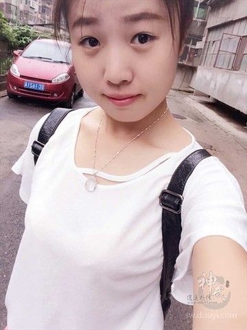 女人给算命的做客服-第1张图片-周易占卜网 - 免费算命_生辰八字算命_八字合婚姻